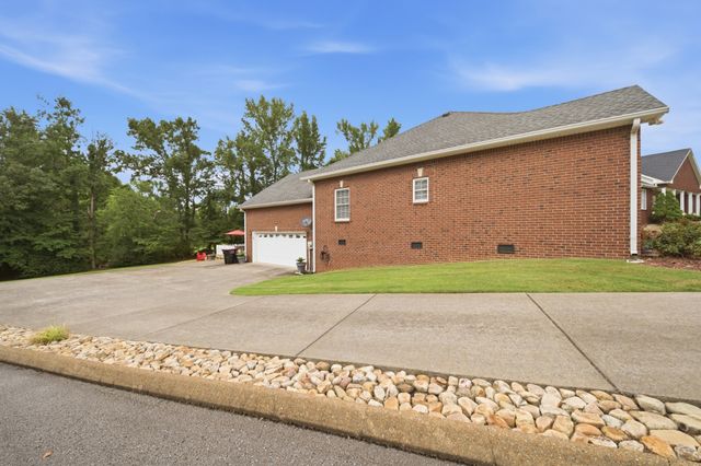 221 Allen Dr, Greenbrier, TN 37073