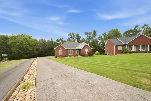 221 Allen Dr, Greenbrier, TN 37073