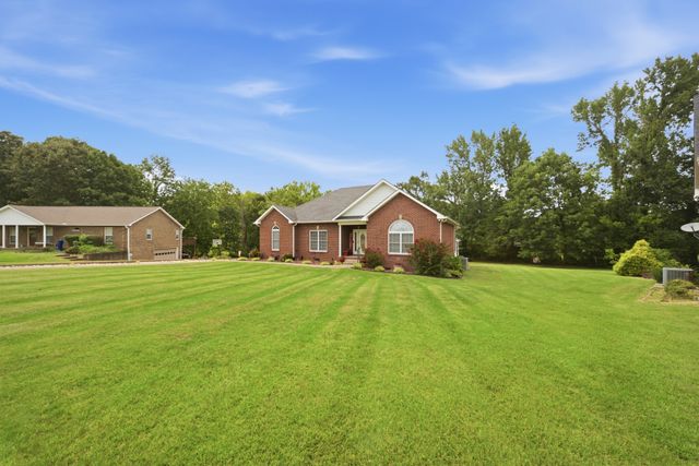 221 Allen Dr, Greenbrier, TN 37073