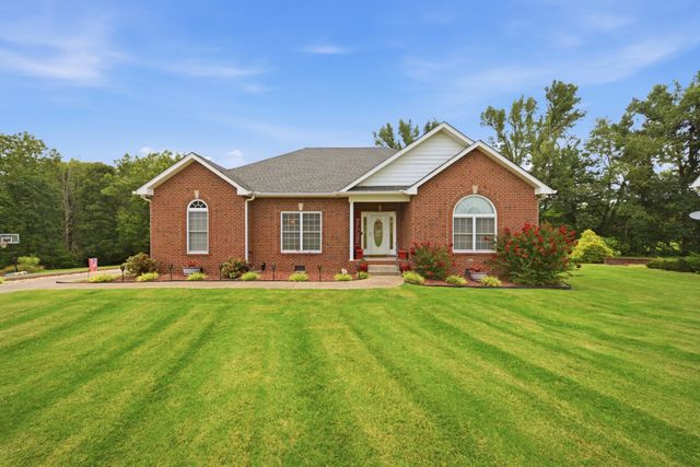 221 Allen Dr, Greenbrier, TN 37073
