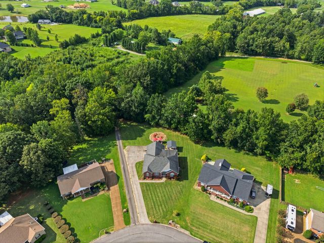 221 Allen Dr, Greenbrier, TN 37073