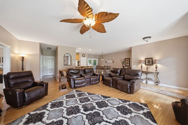 221 Allen Dr, Greenbrier, TN 37073