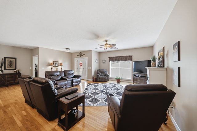 221 Allen Dr, Greenbrier, TN 37073