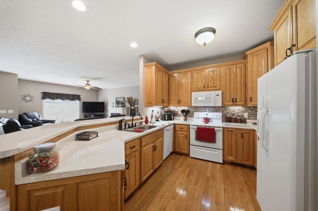 221 Allen Dr, Greenbrier, TN 37073