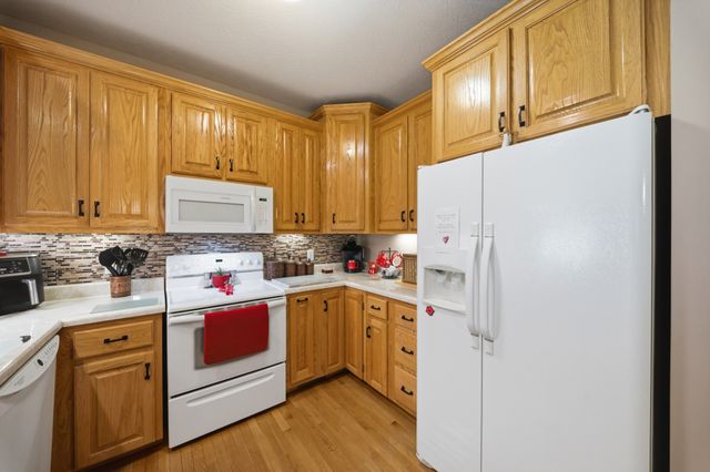 221 Allen Dr, Greenbrier, TN 37073