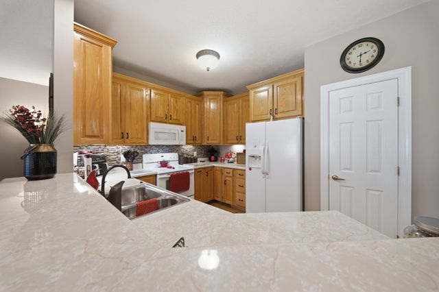 221 Allen Dr, Greenbrier, TN 37073