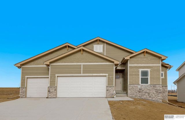 18418 Palisades Drive, Omaha, NE 68136