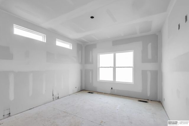 18418 Palisades Drive, Omaha, NE 68136