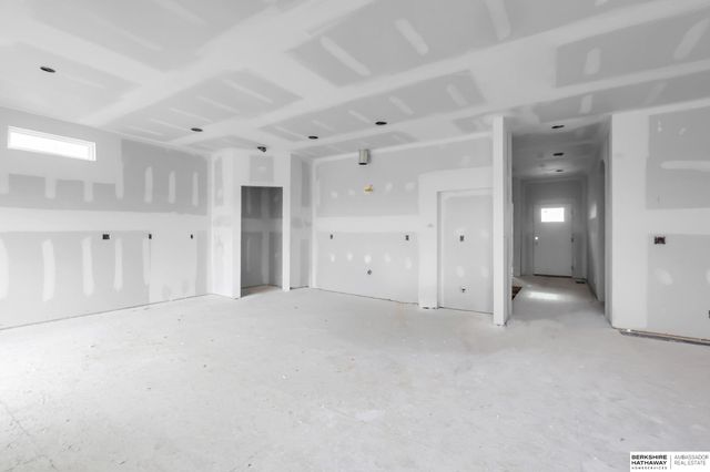 18418 Palisades Drive, Omaha, NE 68136