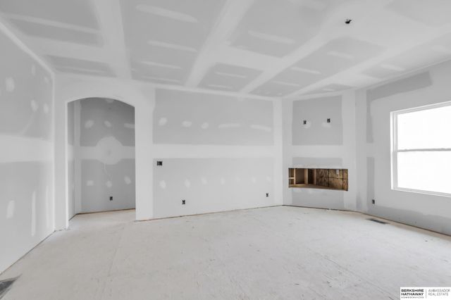 18418 Palisades Drive, Omaha, NE 68136