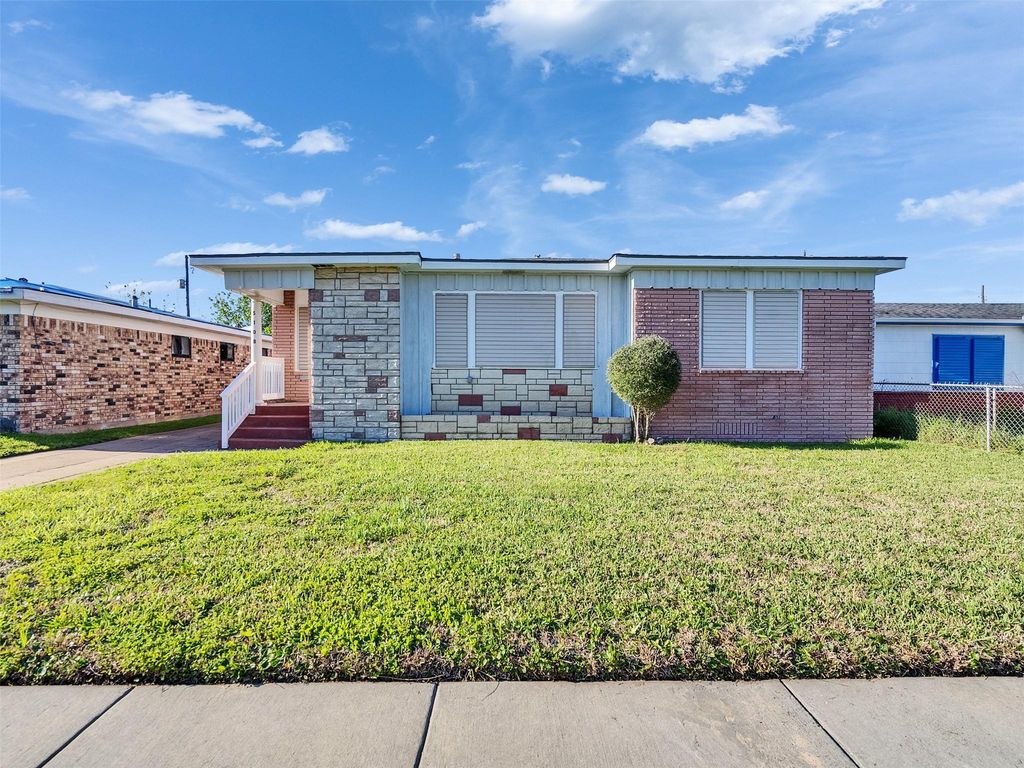 5108 Avenue L Street, Galveston, TX 77551