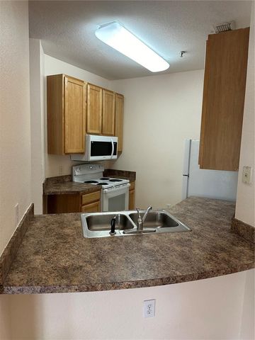 10019 COURTNEY PALMS BOULEVARD 201, Tampa, FL 33619