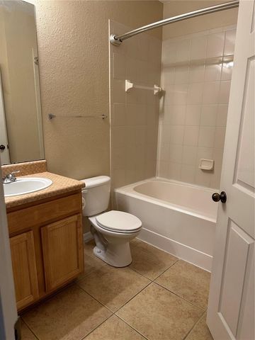 10019 COURTNEY PALMS BOULEVARD 201, Tampa, FL 33619