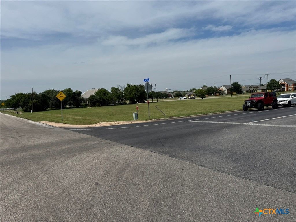909 Old 1460 Trail, Georgetown, TX 78626