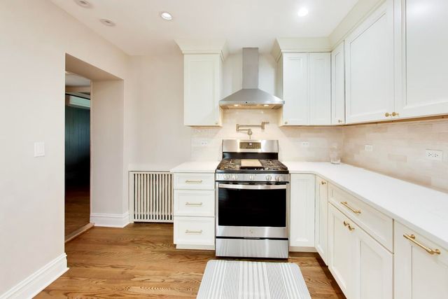 10041 S Hoyne Avenue, Chicago, IL 60643