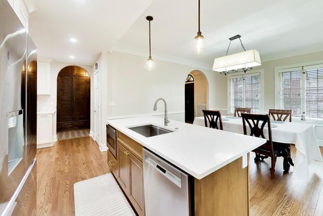 10041 S Hoyne Avenue, Chicago, IL 60643