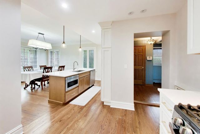 10041 S Hoyne Avenue, Chicago, IL 60643