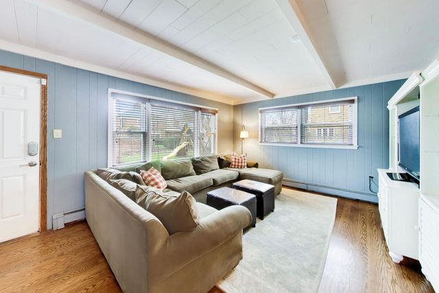 10041 S Hoyne Avenue, Chicago, IL 60643