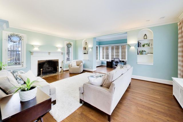 10041 S Hoyne Avenue, Chicago, IL 60643