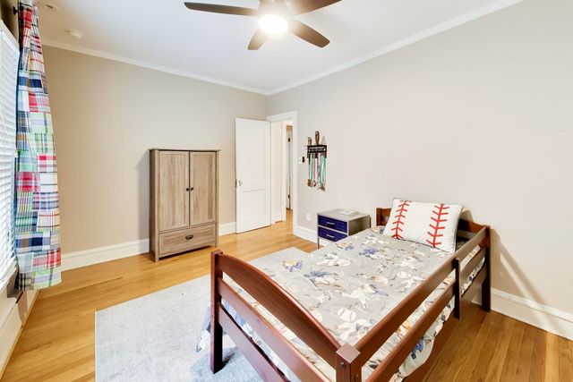 10041 S Hoyne Avenue, Chicago, IL 60643
