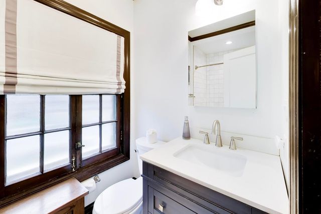 10041 S Hoyne Avenue, Chicago, IL 60643