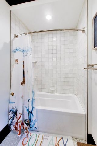 10041 S Hoyne Avenue, Chicago, IL 60643