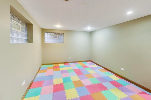 10041 S Hoyne Avenue, Chicago, IL 60643