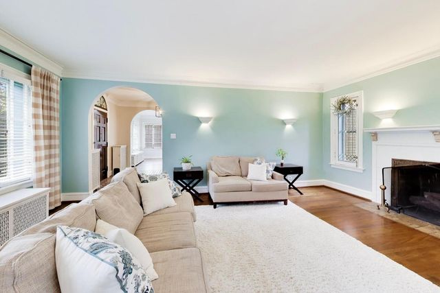 10041 S Hoyne Avenue, Chicago, IL 60643