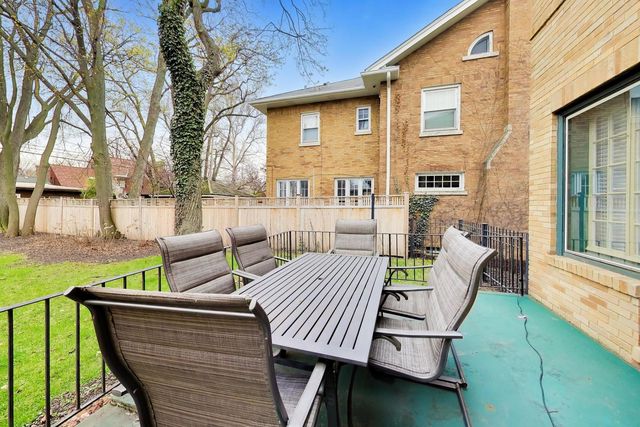 10041 S Hoyne Avenue, Chicago, IL 60643