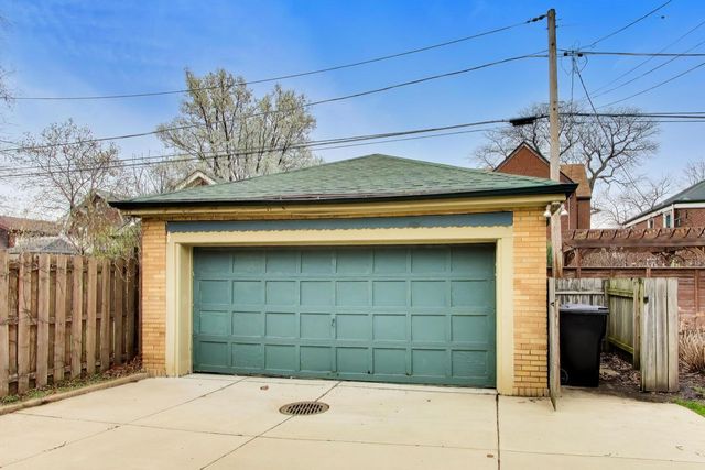 10041 S Hoyne Avenue, Chicago, IL 60643