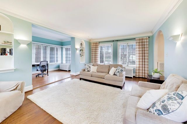 10041 S Hoyne Avenue, Chicago, IL 60643