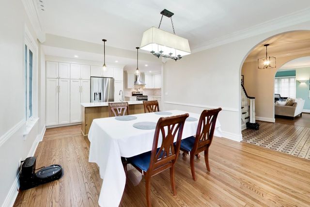 10041 S Hoyne Avenue, Chicago, IL 60643