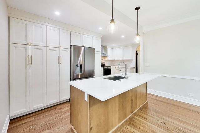 10041 S Hoyne Avenue, Chicago, IL 60643