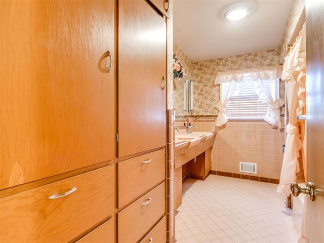 804 S 12th Street, Chickasha, OK 73018