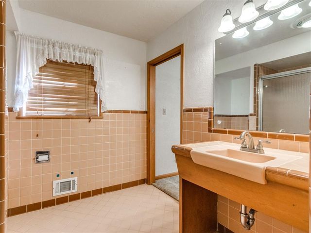 804 S 12th Street, Chickasha, OK 73018