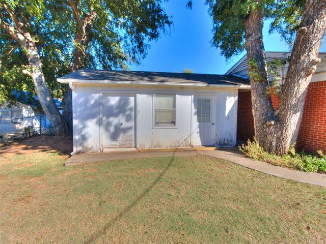 804 S 12th Street, Chickasha, OK 73018
