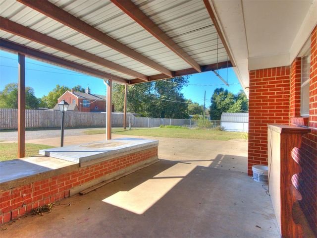 804 S 12th Street, Chickasha, OK 73018