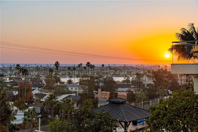 521 Kings Road, Newport Beach, CA 92663