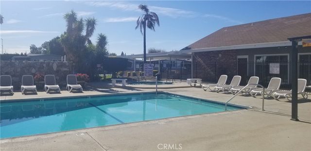8811 Canoga Avenue 517, Canoga Park, CA 91304