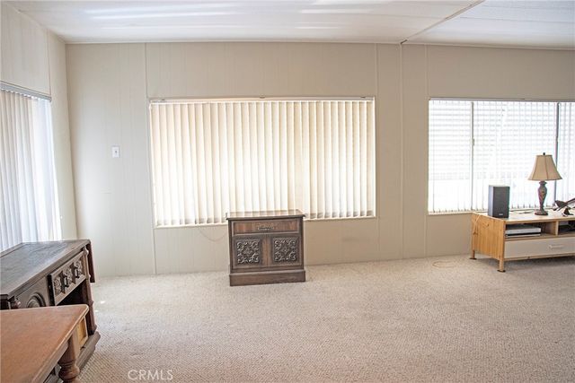 8811 Canoga Avenue 517, Canoga Park, CA 91304
