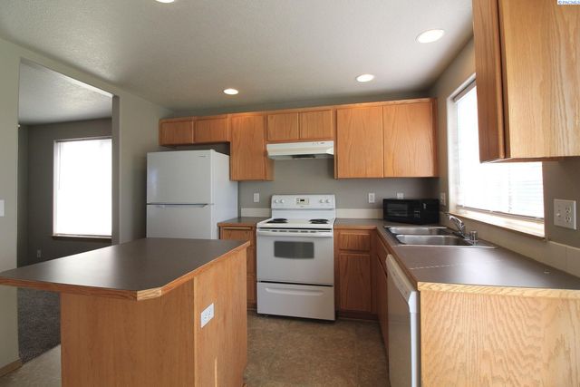 8708 Overland Court, Pasco, WA 99301