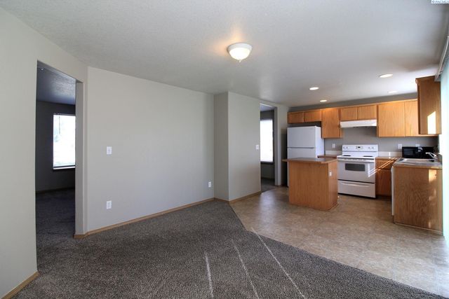 8708 Overland Court, Pasco, WA 99301