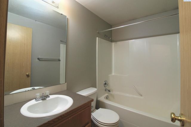 8708 Overland Court, Pasco, WA 99301