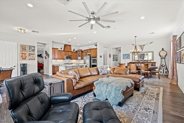 7100 Via Campanile Avenue, Las Vegas, NV 89131