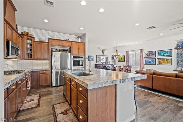 7100 Via Campanile Avenue, Las Vegas, NV 89131