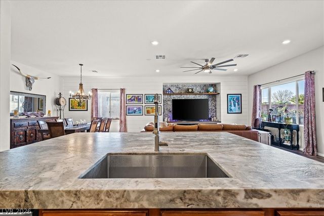 7100 Via Campanile Avenue, Las Vegas, NV 89131