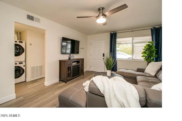 6809 E Earll Drive E, Scottsdale, AZ 85251