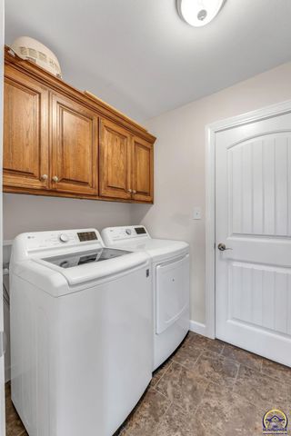 3319 SW 44th St, Topeka, KS 66610
