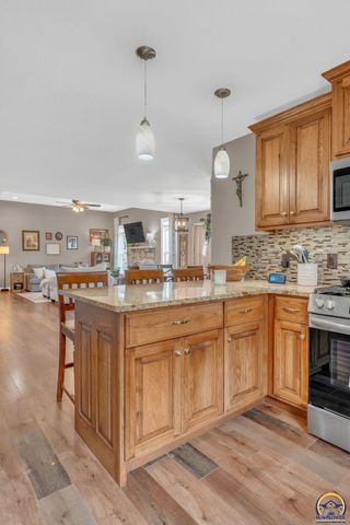 3319 SW 44th St, Topeka, KS 66610