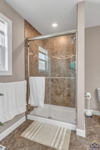 3319 SW 44th St, Topeka, KS 66610